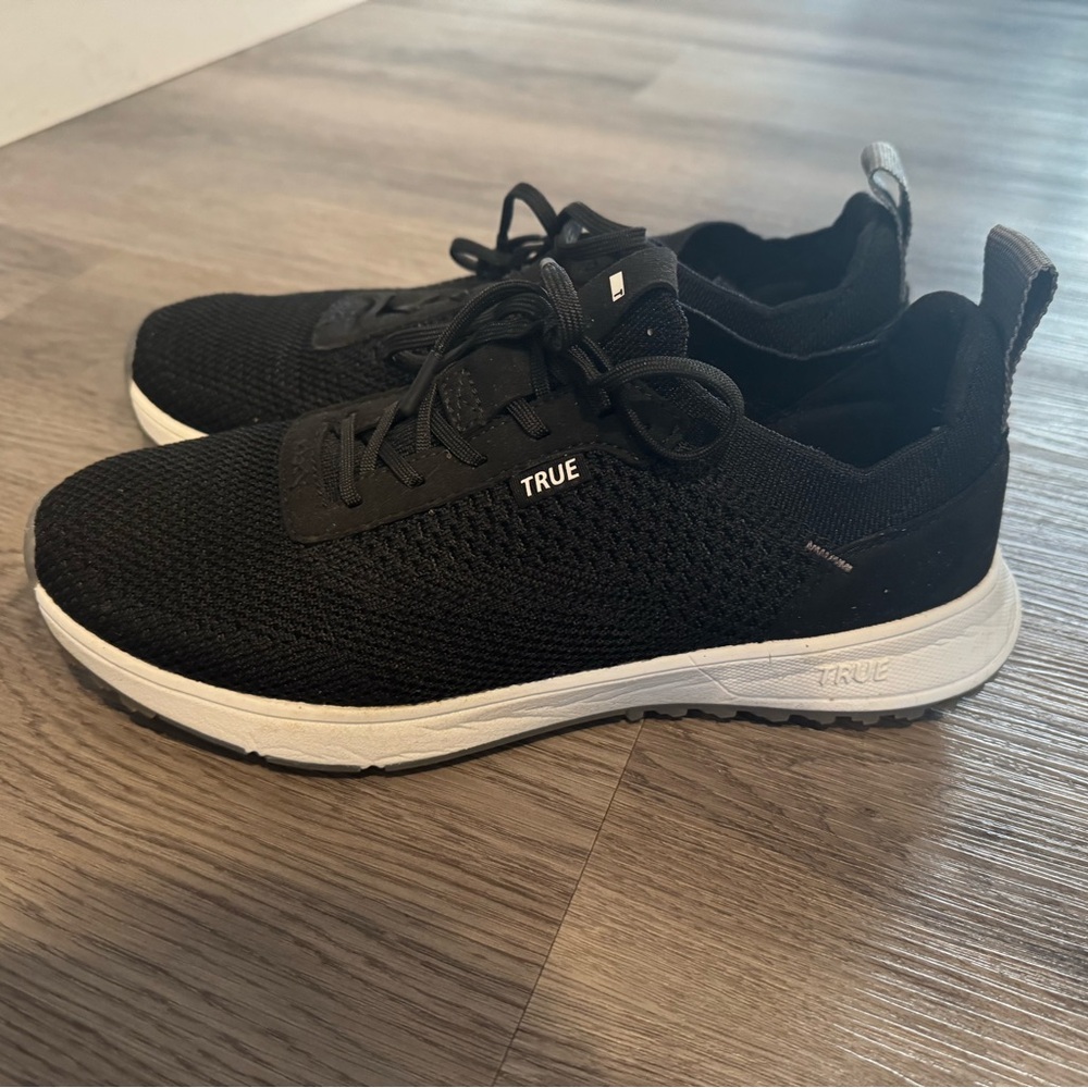 True men’s golf/gym shoes, size 9.5, worn 1x